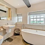 Tatil Evi 5 Bed In Penrith Oc-sz111 *