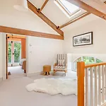 5 Bed In Penrith Oc-sz111 *