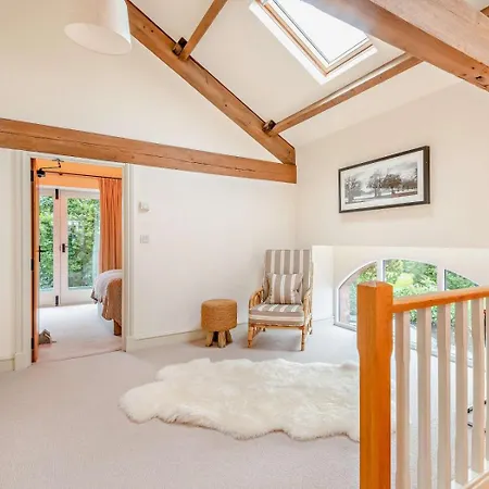 5 Bed In Penrith Oc-sz111 *