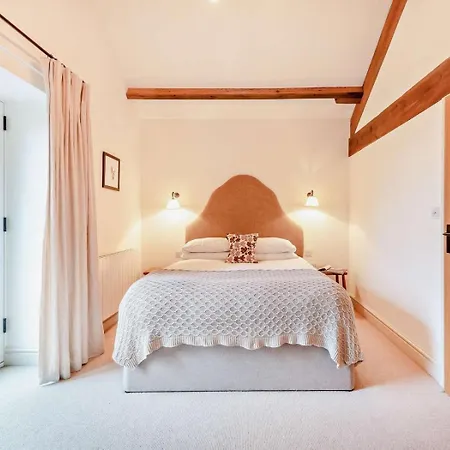 5 Bed In Penrith Oc-sz111 *